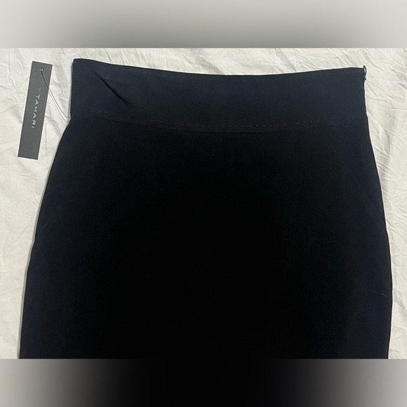 Tahari Elegant Bellona Black Side Zipper Skirt Womens Size 4 NWT - Picture 3 of 16